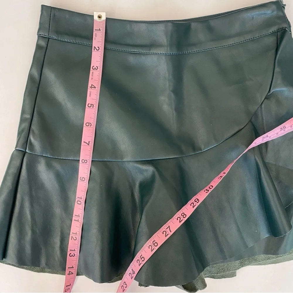 DO+BE || Faux Leather Mini Skort Hunter Green Small_6